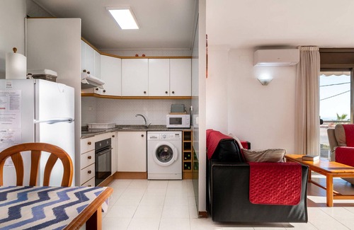Torredembarra Apartment | AT118 Solarium Mar: Apartamento en primera línea del mar dispone de una piscina comunitaria