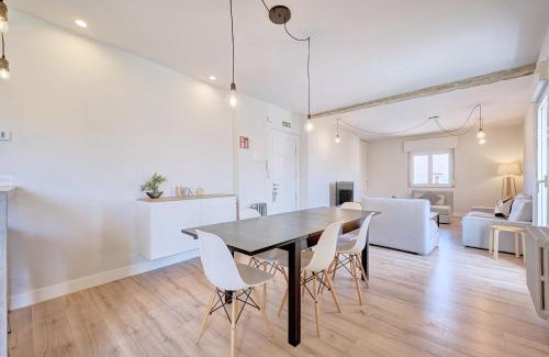 Old Town Apartment | Atalaya sobre el Casco Antiguo by clabao