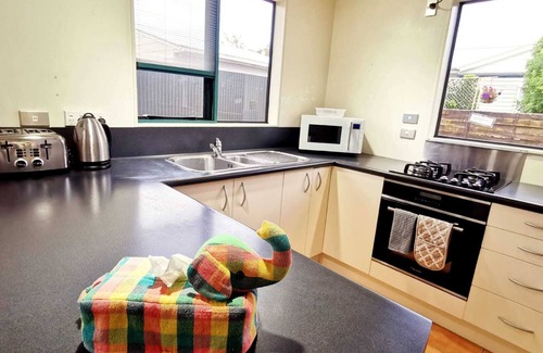 Paraparaumu House | Atarau Grove Holiday Home