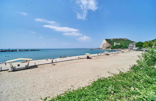 Kavarna Apartment | ATEA complex with pool next to the beach