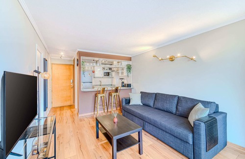 Las Condes Apartment | Atenas Park 1D con Estacionamiento y Wifi