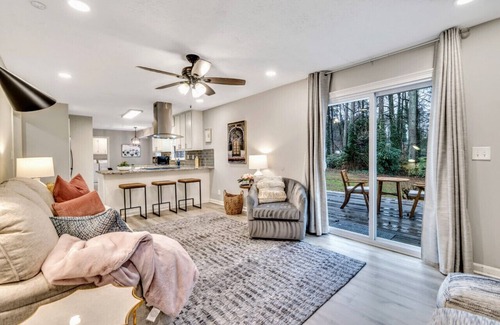 Lilburn House | ATH - 3BR - Sleeps 8 - Pet Friendly - Ranch (john)