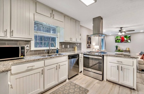 Lilburn House | ATH - 3BR - Sleeps 8 - Pet Friendly - Ranch (john)