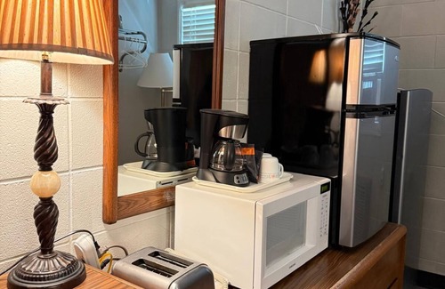 Athabasca Hotel | Athabasca Hillside Motel