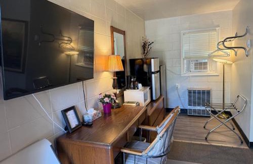 Athabasca Hotel | Athabasca Hillside Motel