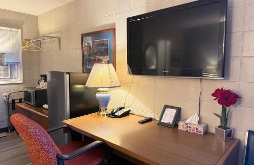 Athabasca Hotel | Athabasca Hillside Motel