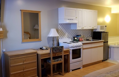 Athabasca Hotel | Athabasca Lodge Motel
