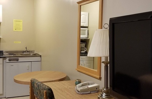 Athabasca Hotel | Athabasca Lodge Motel