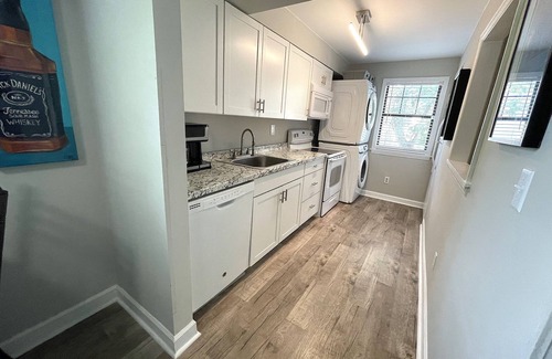 Athens Condo | Athen Condo 1 mile to stadium and downtown!