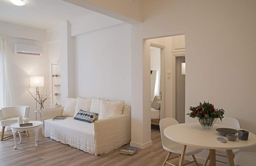 Platia Viktorias Apartment | Athenian Flart , 2 bdr flat, 3min from metro