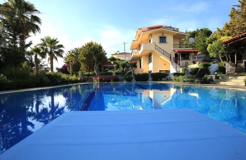 Anavyssos Villa | Athenian Riviera Pool Villa