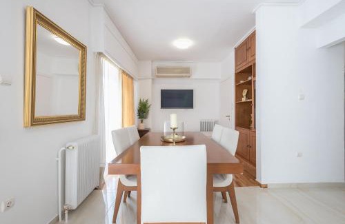 Platia Viktorias Apartment | Athens Del Sol Suite