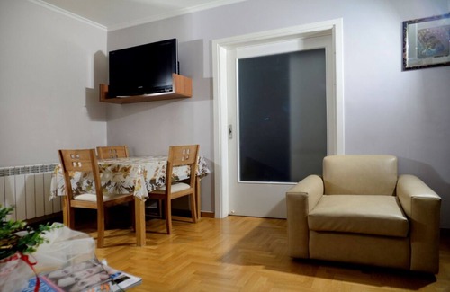 Kypseli Apartment | Athens-Feel like your own