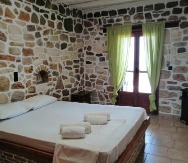 Melissopetra Apartment | Athina EcoFarm