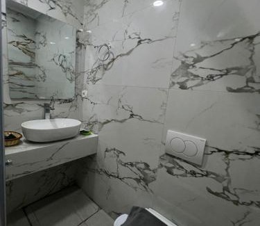 Himare House | Athina Rooms