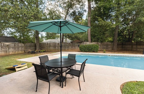 Warner Robins House | AtHome+1 Stay | 3BR w/Inground Pool | Fenced Yard