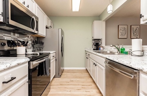 Warner Robins House | AtHome+1 Stay | 3BR 3Bath Townhome | Pet Friendly
