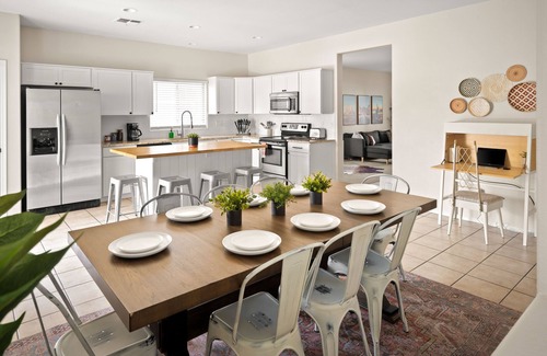 Avondale House | AtHome+1 Stay | 4BR Luxury | Heated Pool