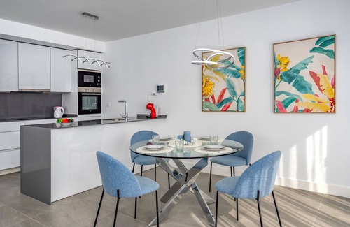 Puerto de la Duquesa Apartment | Ático Sea View Pure South by Interhome