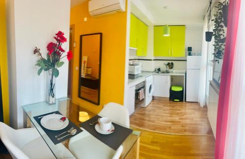 San Diego Apartment | ATICO & TERRAZA a 6 minutos en metro de ATOCHA estacion central