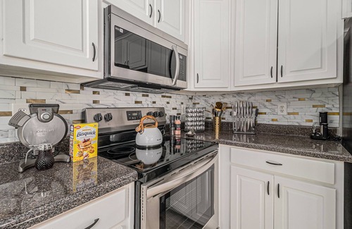 Conyers House | Atlanta 9 private Bedrooms with 4k TVs, 13 Beds, Master on Main Floor 4000 sq ft