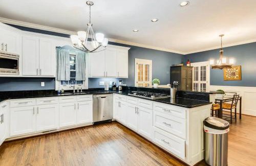 Conyers House | Atlanta Escape Stunning 5BR with Dream Pool