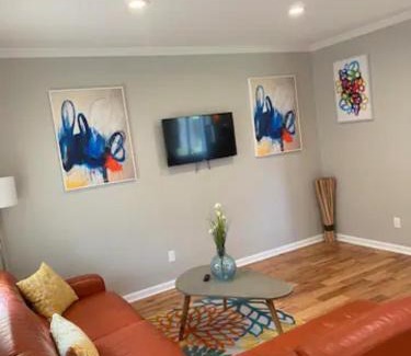 Summerhill House | Atlanta Unit 1 Room 2 - Quiet Private Bedroom Private Bathroom Suite