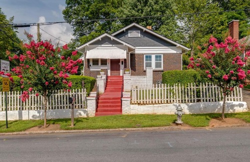 Atlanta House | Atlanta Vacation Rental about 3 Mi to Downtown!