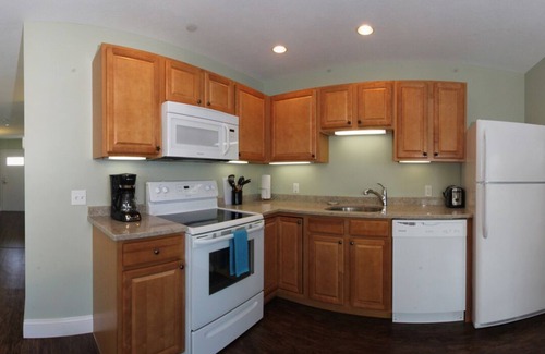 Old Orchard Beach Condo | Atlantic Ocean Suites - Sand Castle Suite 7