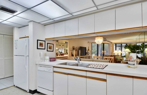 New Town Cottage | Atlantic Paradise by Avantstay Great Location w/Balcony, Outdoor Dining & Shared Pool & Hot Tub!