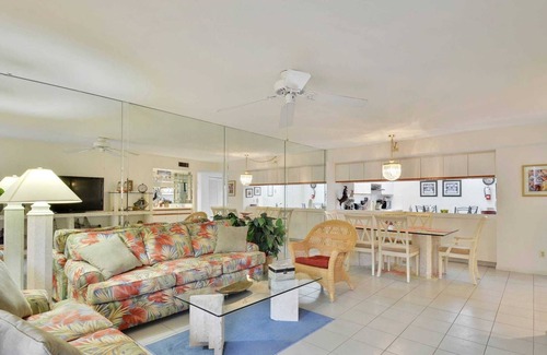 New Town Cottage | Atlantic Paradise by Avantstay Great Location w/Balcony, Outdoor Dining & Shared Pool & Hot Tub!
