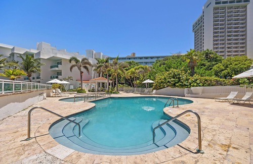 Puerta de Tierra Apartment | Atlantic View Studio | One of the best views in San Juan in a fun and trendy loc