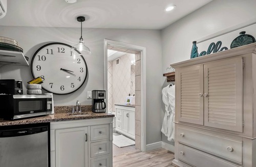 Midtown House | Atlantis House's Banyan Suite-voted top 25 in USA