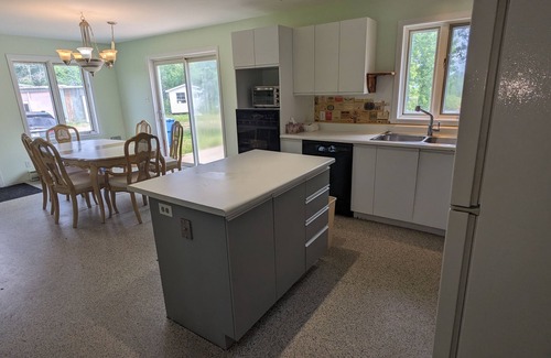 Ragueneau House | Attached Bungalow on large estate close to Baie-Comeau