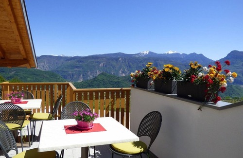 Castelvecchio Alto Apartment | Attic Apartment "Kristallhof Bergblick" with Mountain View, Garden & Terrace