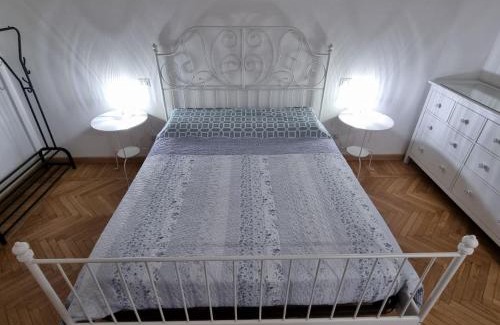 Old Town Bed & Breakfast | Attico Indipendente nel Cuore di Modena