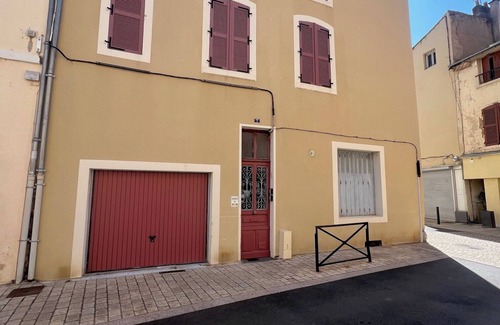 Issoire Apartment | Attractive 2-room apartment in historic center of Issoire