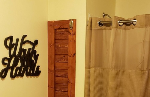 Marquette Apartment | Attractive apartment, directly across from winery!