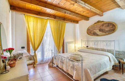 Tolentino House | Attractive cottage with pool for a wonderful vacation with your loved ones.