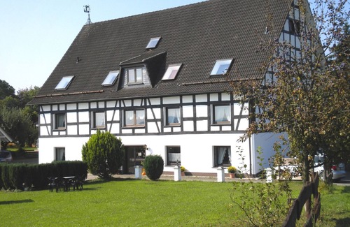 Silbecke Apartment | Attractive Apartment in Silbecke with Garden