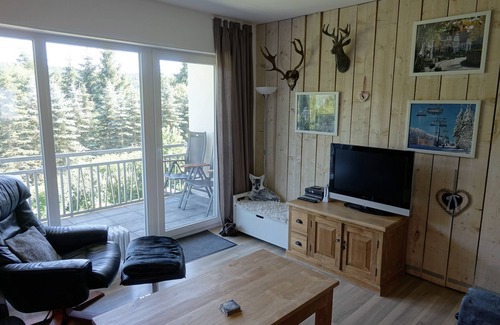 Kuestelberg Apartment | Attractive and comfortable apartment with garden and forest view, dogs welcome