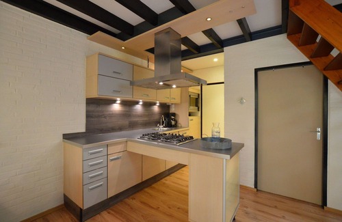 Stramproy House | Attractive holiday home on a car-free park