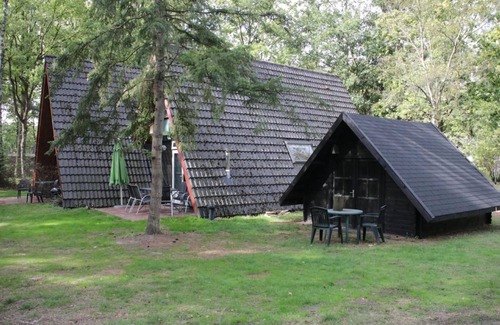 Stramproy House | Attractive holiday home on a car-free park