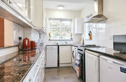 Bromley Common and Keston House | Attractive home in Bromley for upto 6 in Bromley, Greater London