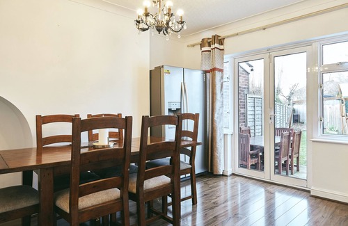 Bromley Common and Keston House | Attractive home in Bromley for upto 6 in Bromley, Greater London