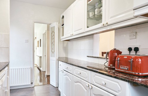 Bromley Common and Keston House | Attractive home in Bromley for upto 6 in Bromley, Greater London