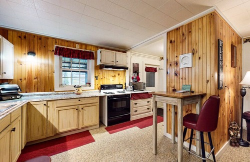 Greenville Apartment | ATV ACCESS/WALK TO TOWN
