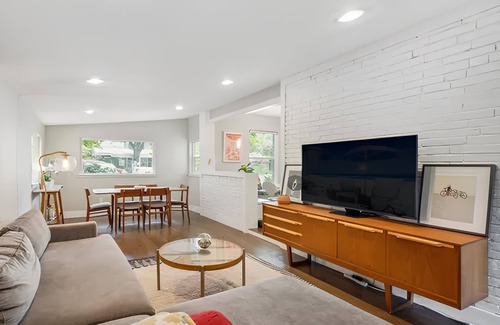 Highland House | ATX City Bungalow | Single Family Home in Austin