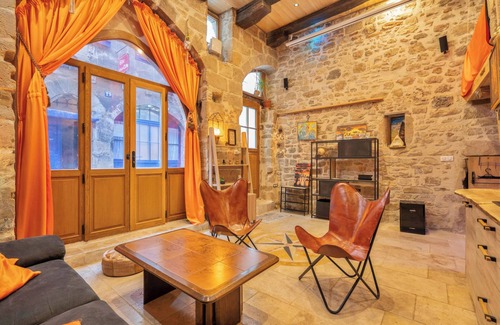 Figeac Apartment | Atypical accommodation in medieval center