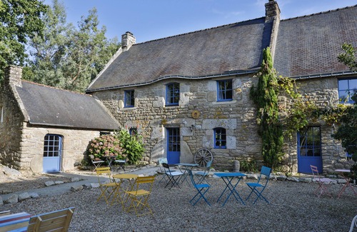 Plescop Apartment | Atypical studio in Brittany. Pets allowed.